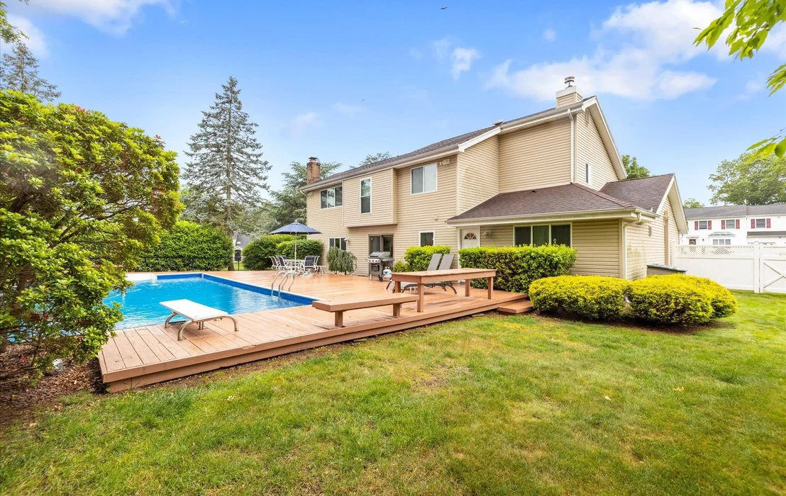 Photo of 34 Oak Meadow Road