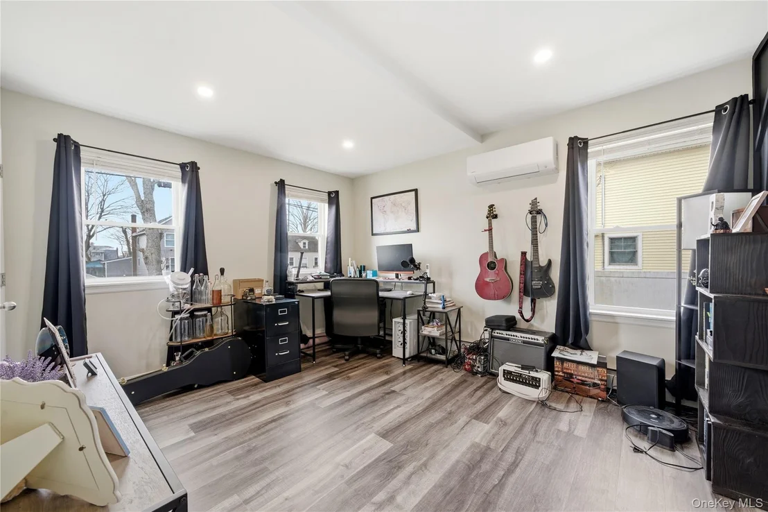 Photo of 205 Oak Street