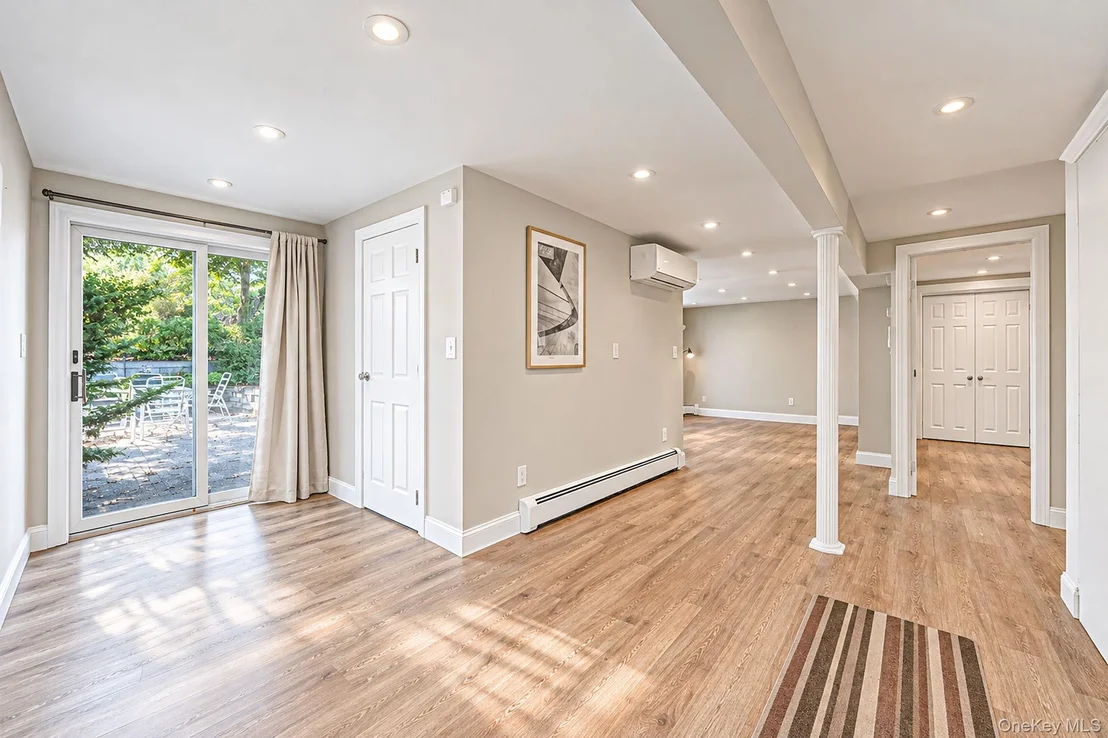 Photo of 6 Wyandanch Boulevard