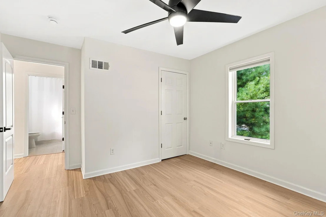 Photo of 32 Red Oaks Mill Road