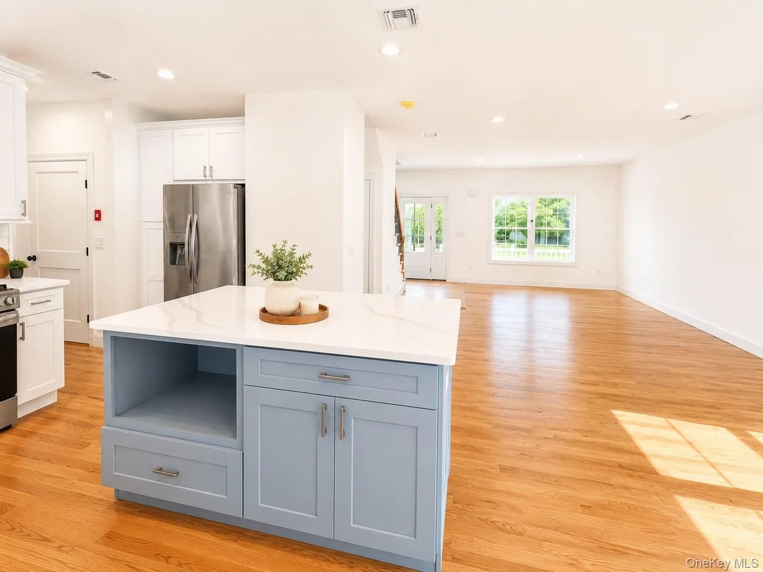 Photo of 7 Edgewater Drive