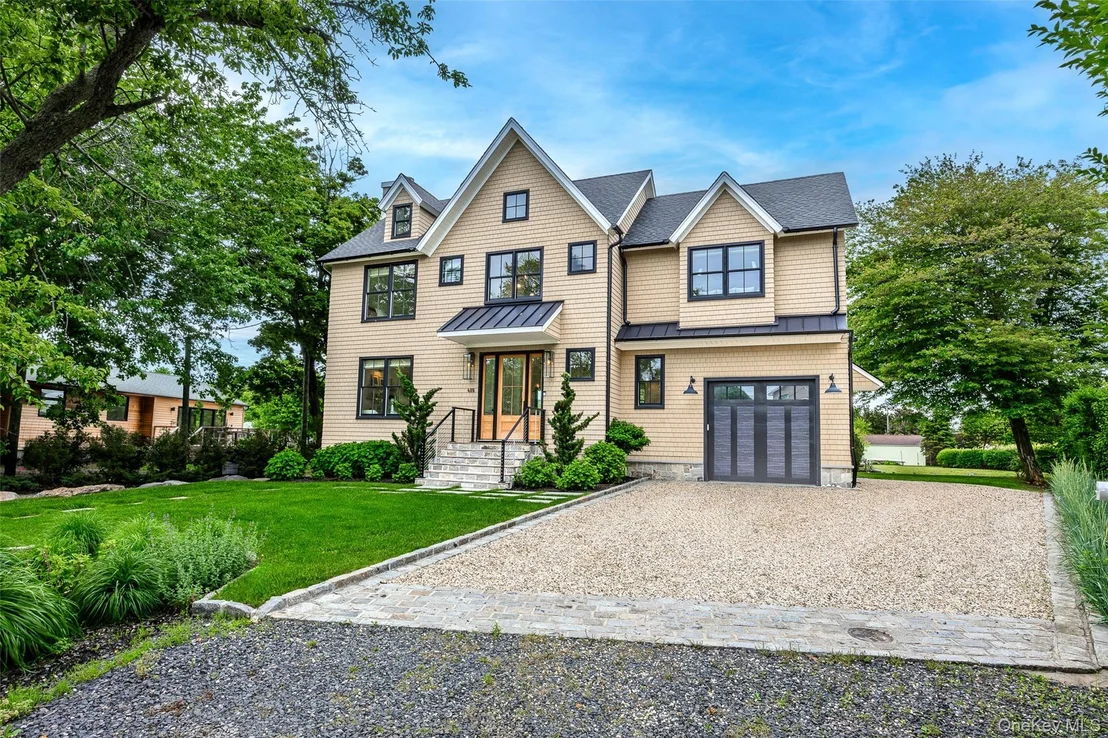 Photo of 405 Williamsburgh Drive