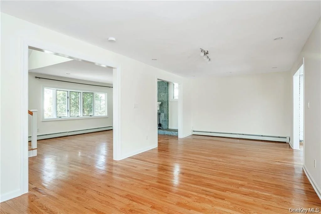 Photo of 10 BELL Place