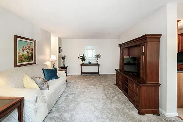 Photo of Unit 19B at 2449 Union Boulevard