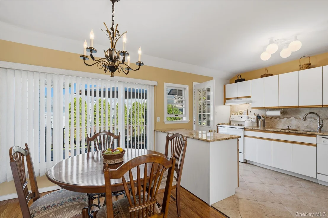 Photo of 895 Iris Drive