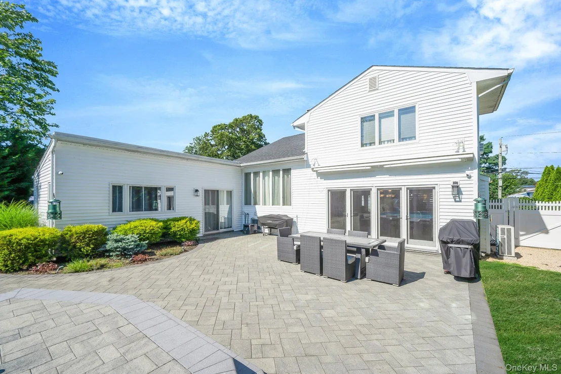 Photo of 29 Selden Boulevard