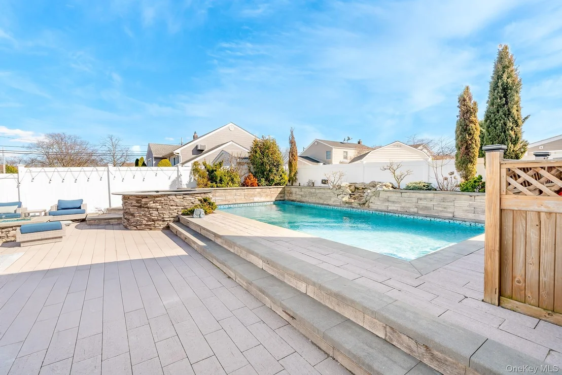 Photo of 2431 Riverside Drive