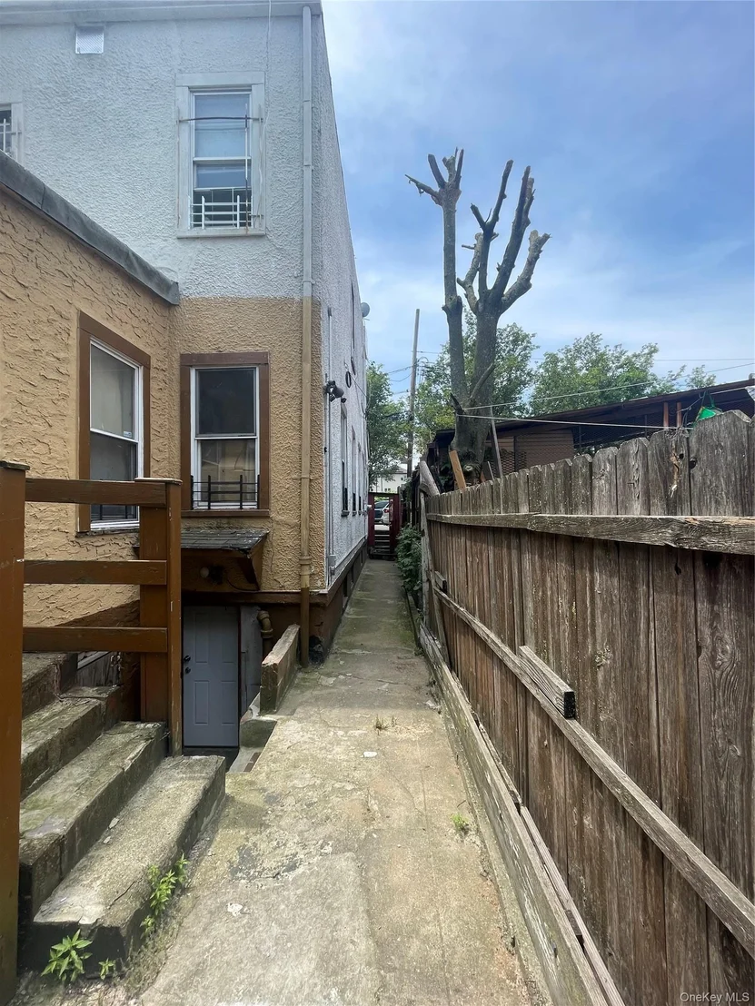 Photo of 1011 Hemlock Street