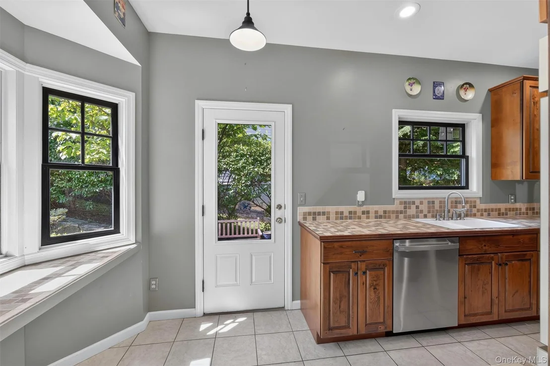 Photo of 708 Kossuth Place