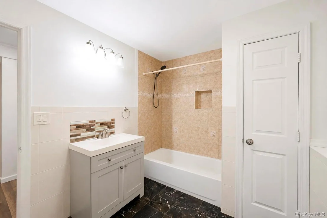 Photo of 71 Barton Avenue