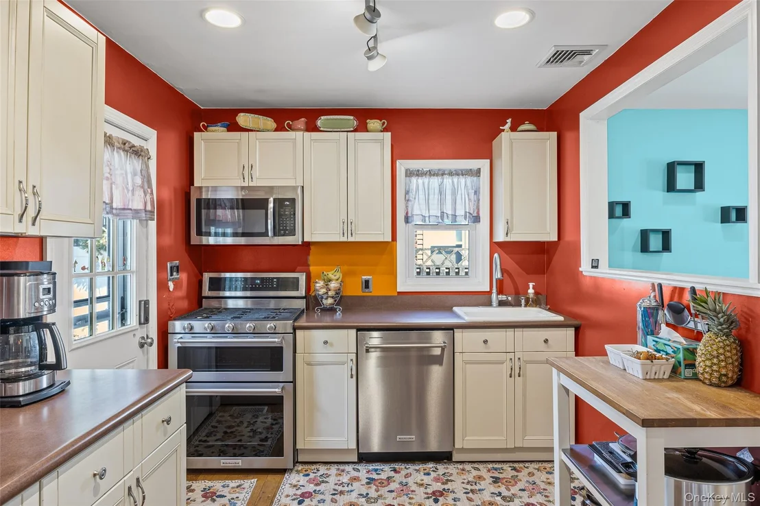 Photo of 10 Nassau Avenue