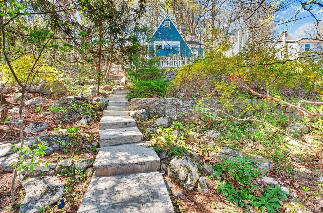 Photo of 115 Tanglewylde Road