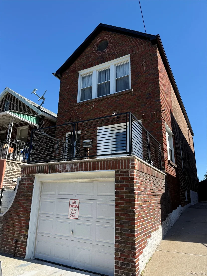 Photo of 2881 Roberts Avenue