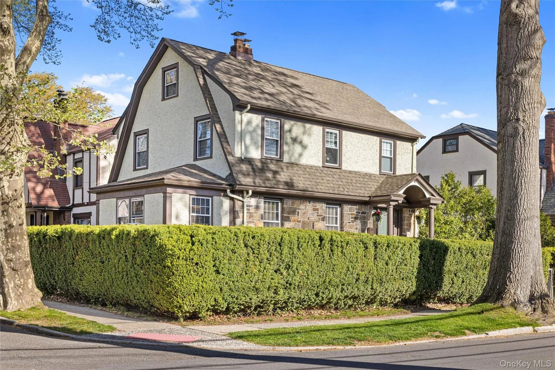 Photo of 74 Central Parkway