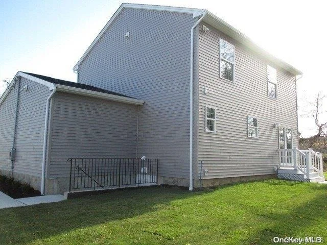 Photo of 655 Bourdois Avenue