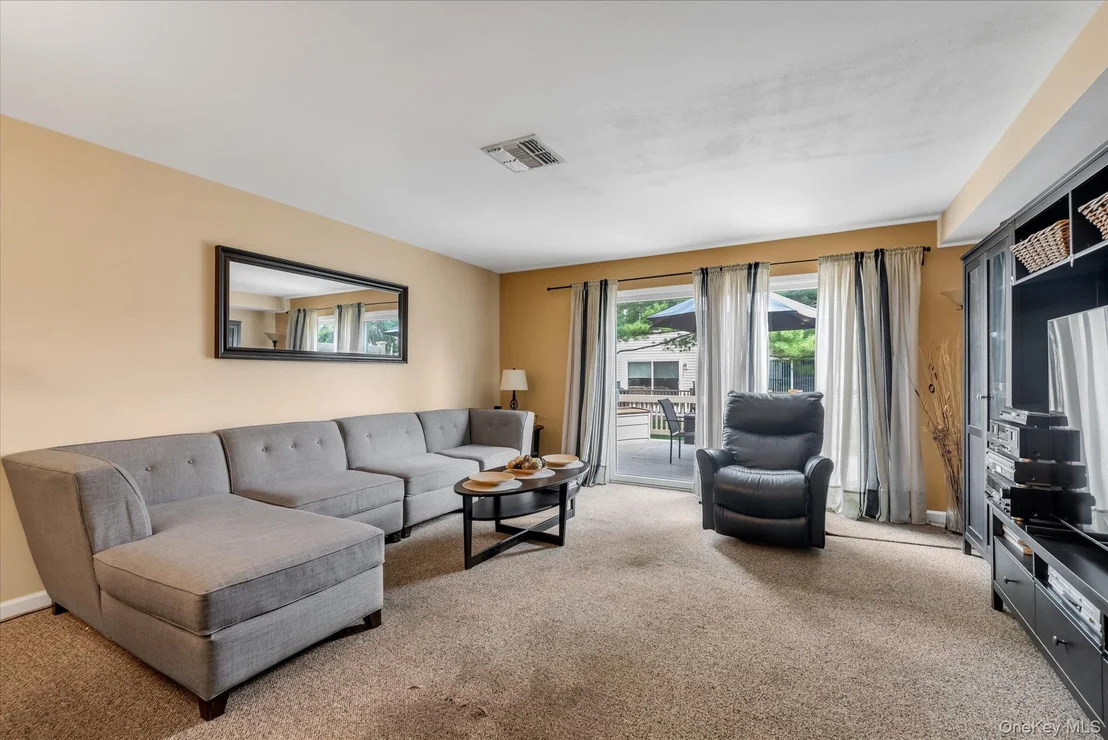 Photo of Unit 303 at 2355 Pershing Boulevard