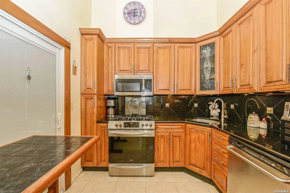 Photo of 15 Laurie Boulevard