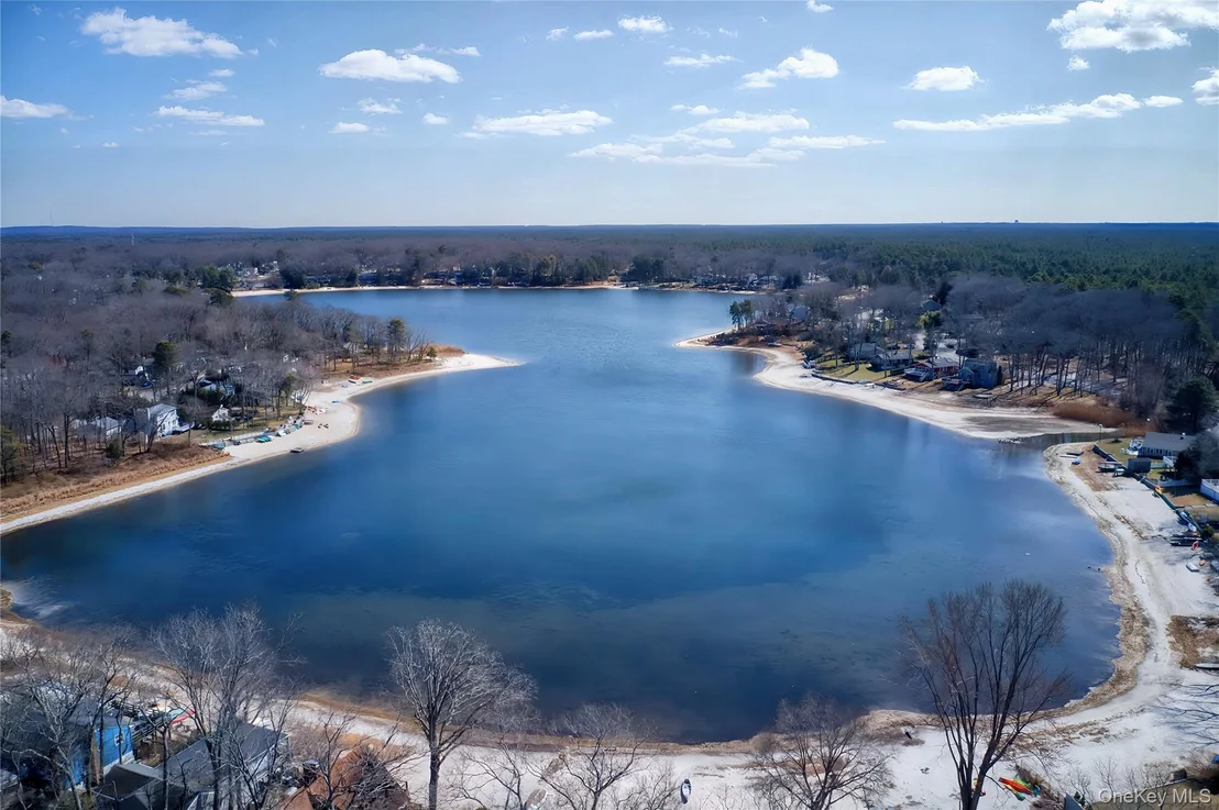 Photo of 215 Lakeside Trail