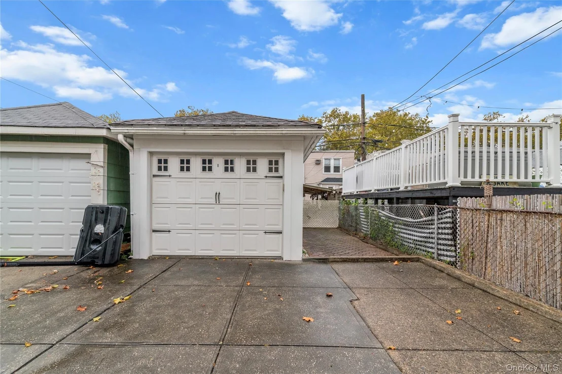 Photo of 6924 67th Pl