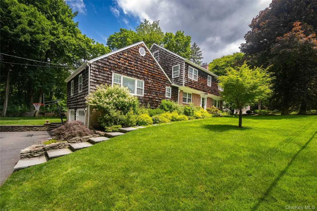 Photo of 15 Laurel Hill Road