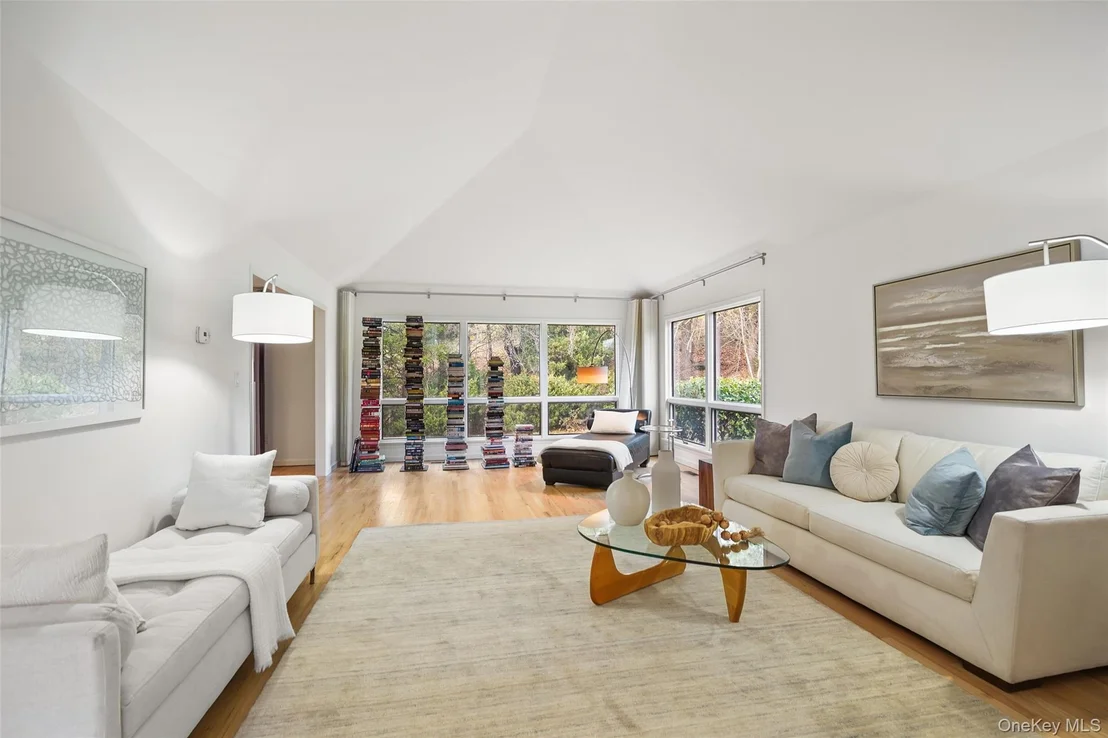 Photo of 40 Brae Burn Drive
