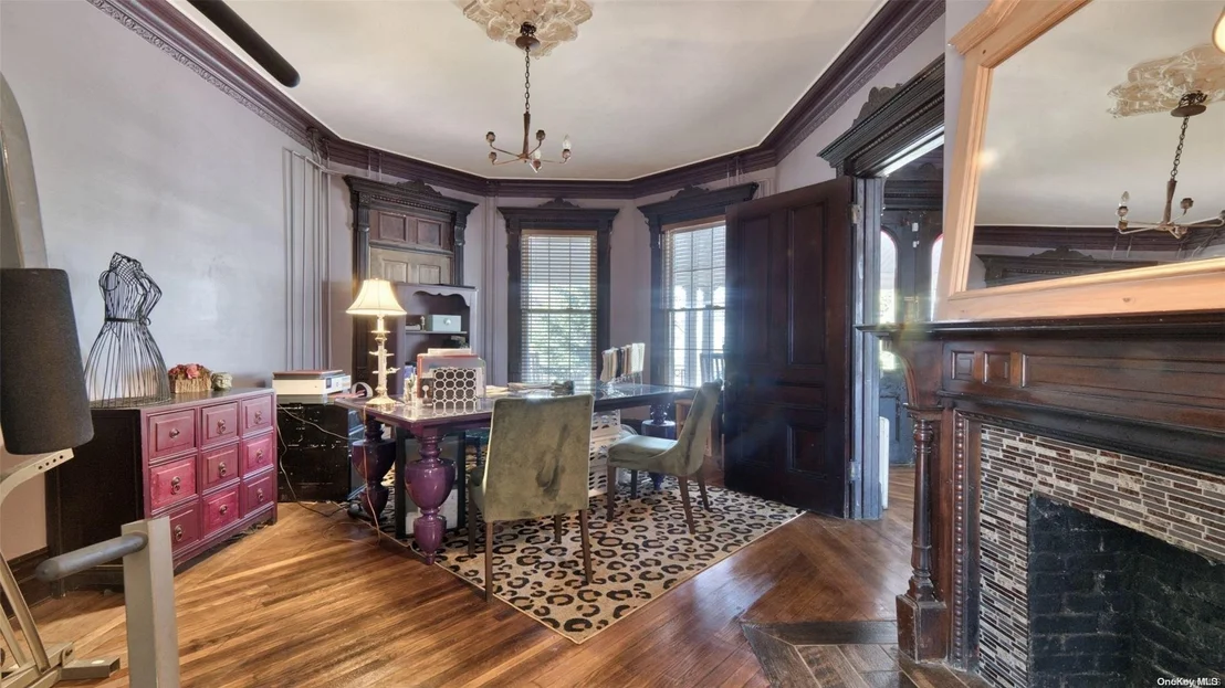 Photo of 250 Clocks Boulevard