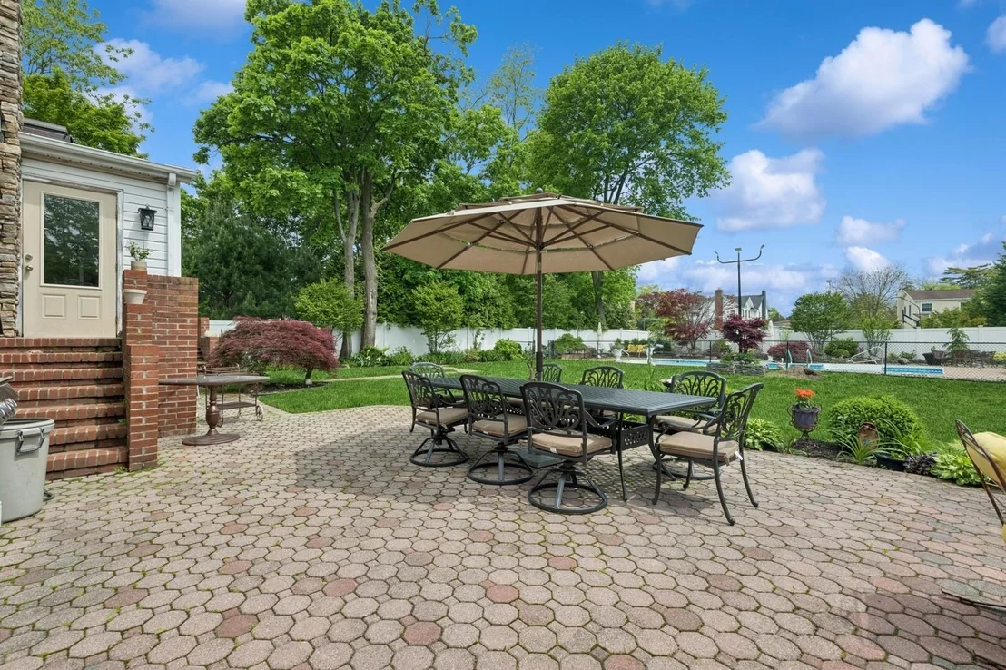 Photo of 2525 Beverly Road