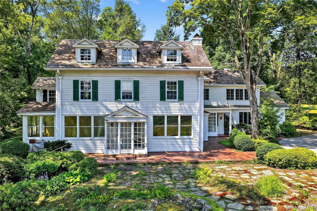 Photo of 433 Arcady Road
