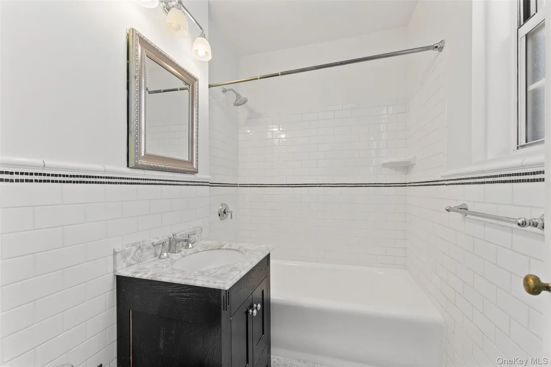 Photo of Unit 2E at 25 Parkview Avenue