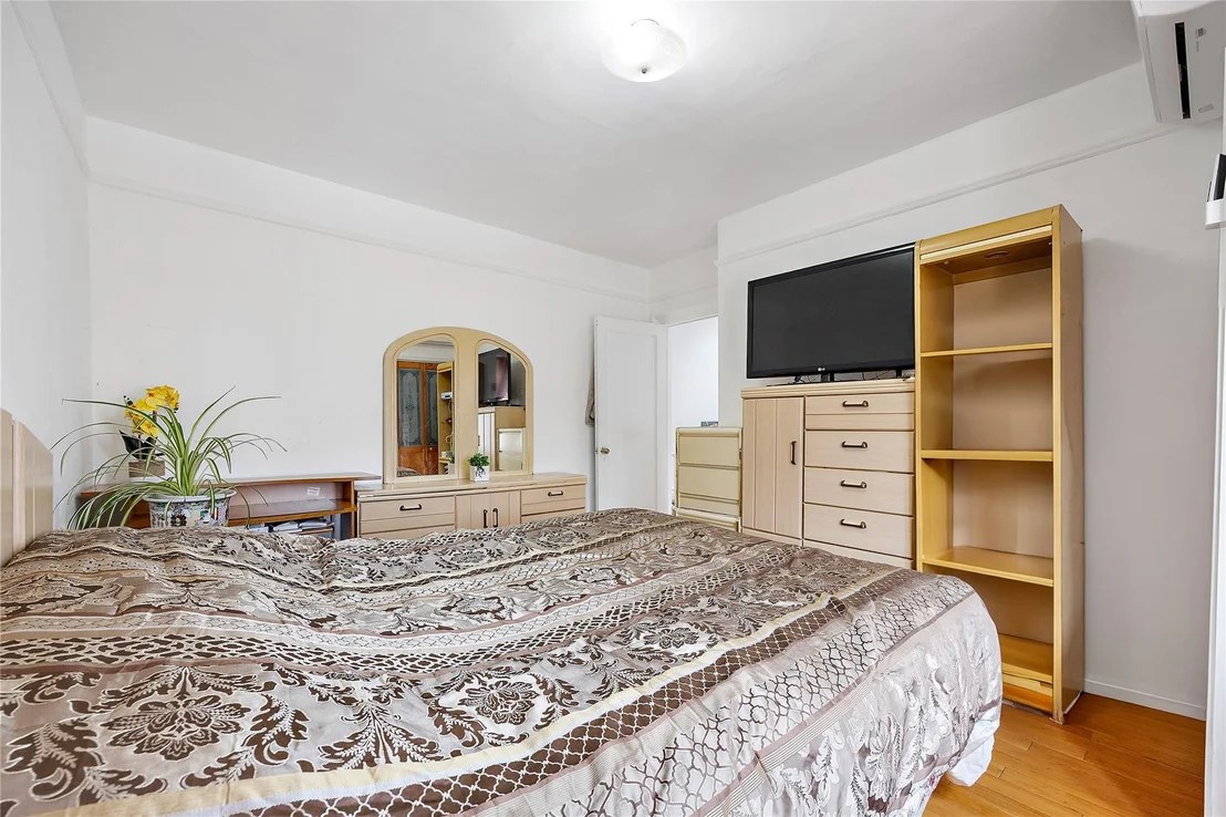 Photo of 140-27 Rose Avenue