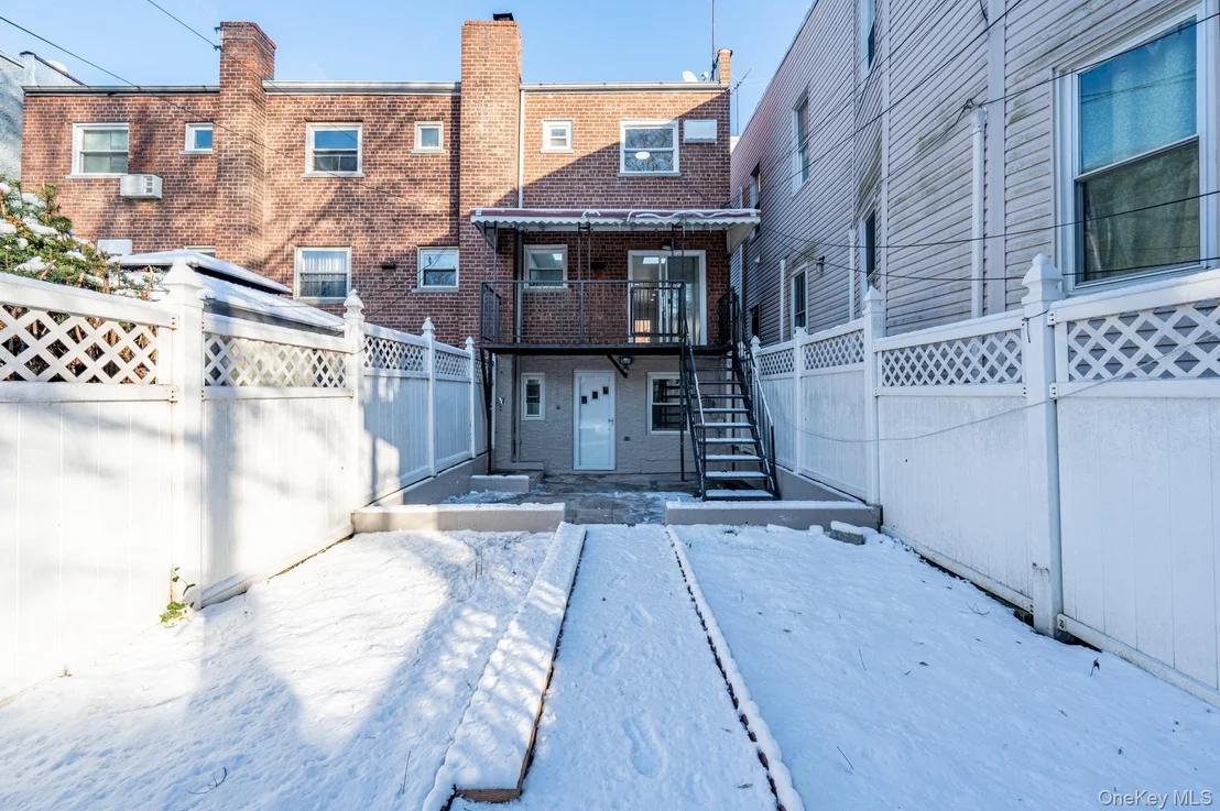 Photo of 1913 Barnes Avenue