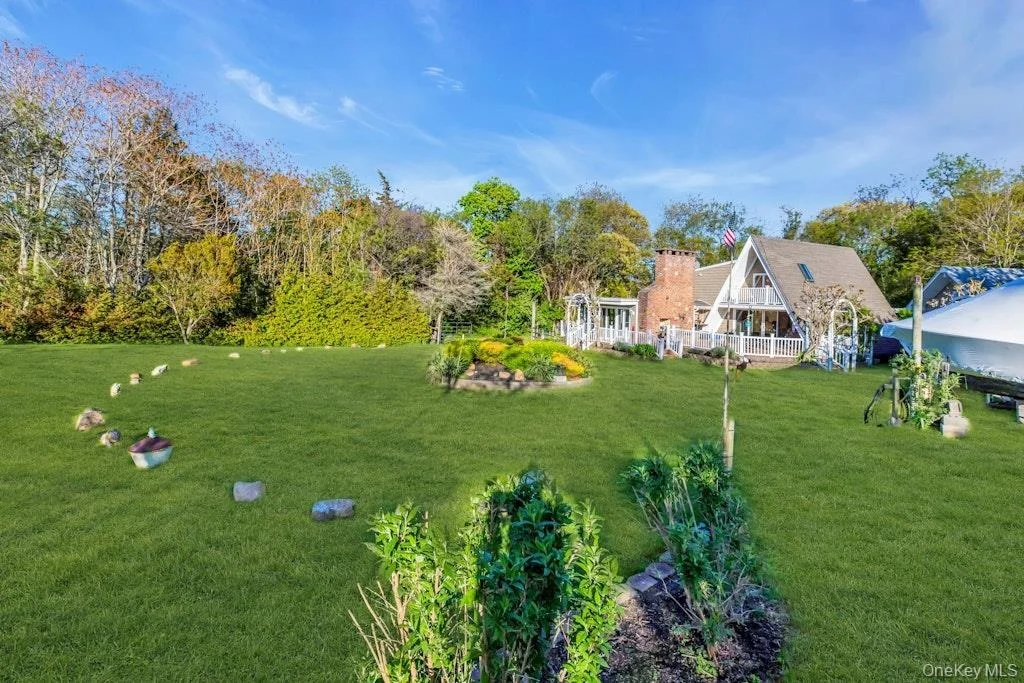 Photo of 995 Red Fox Road