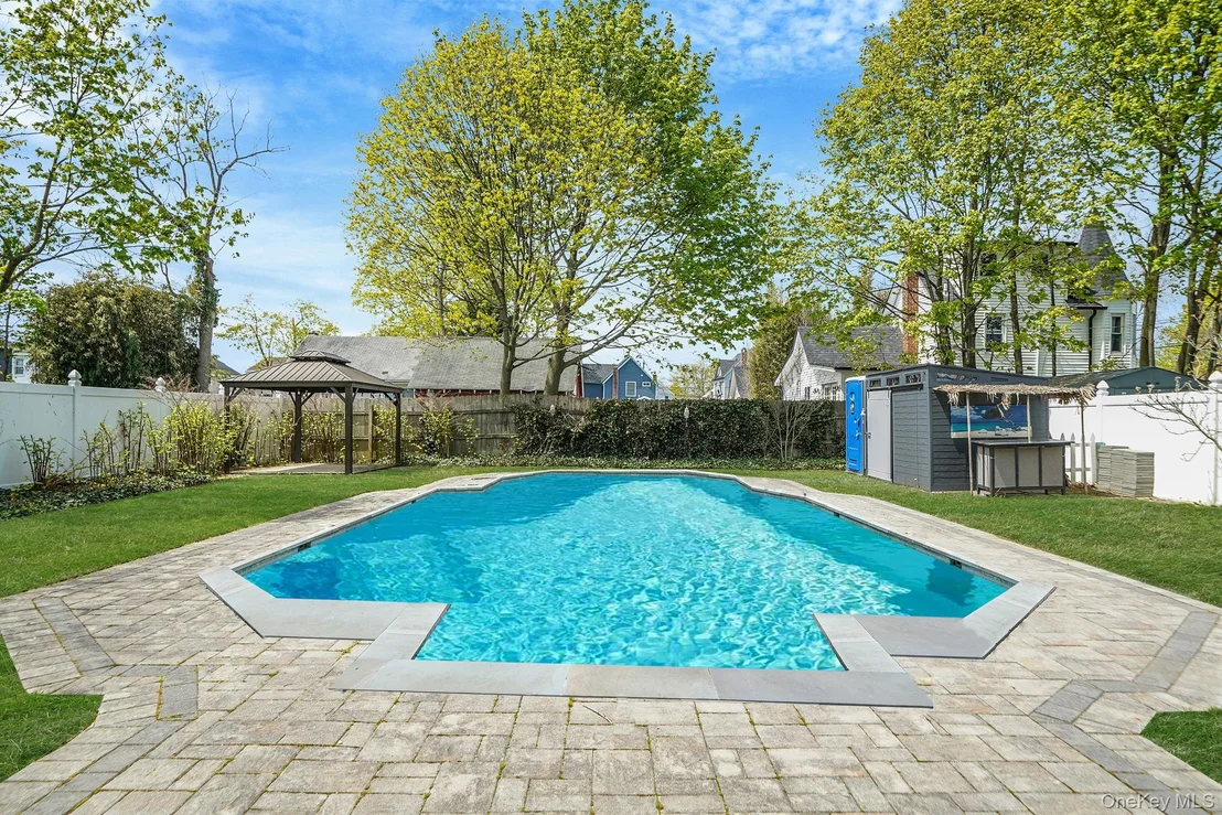 Photo of 74 Maple Avenue