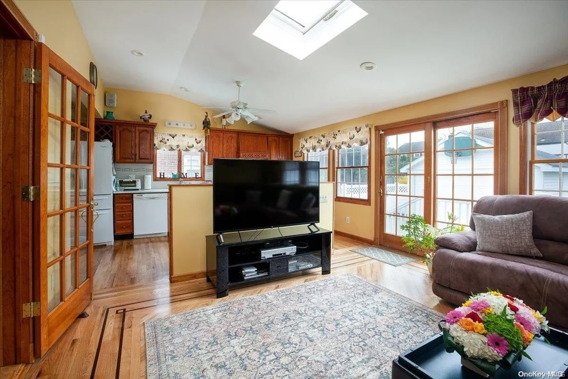 Photo of 46 Nassau Boulevard