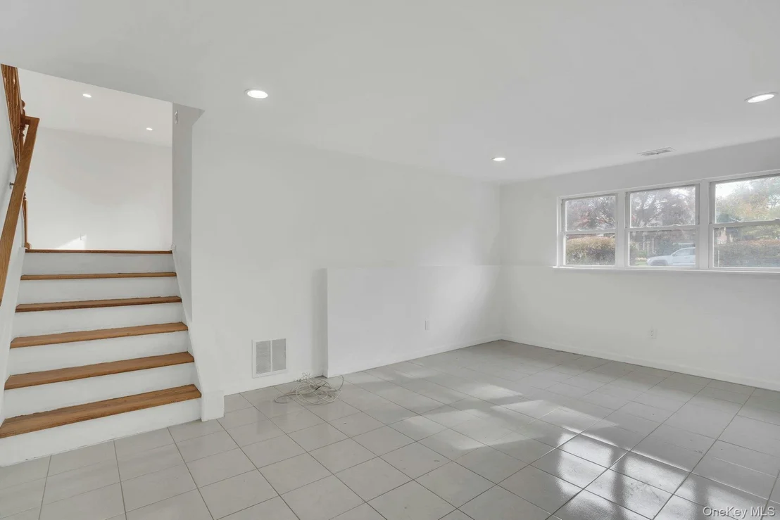 Photo of 44 Delaware Avenue