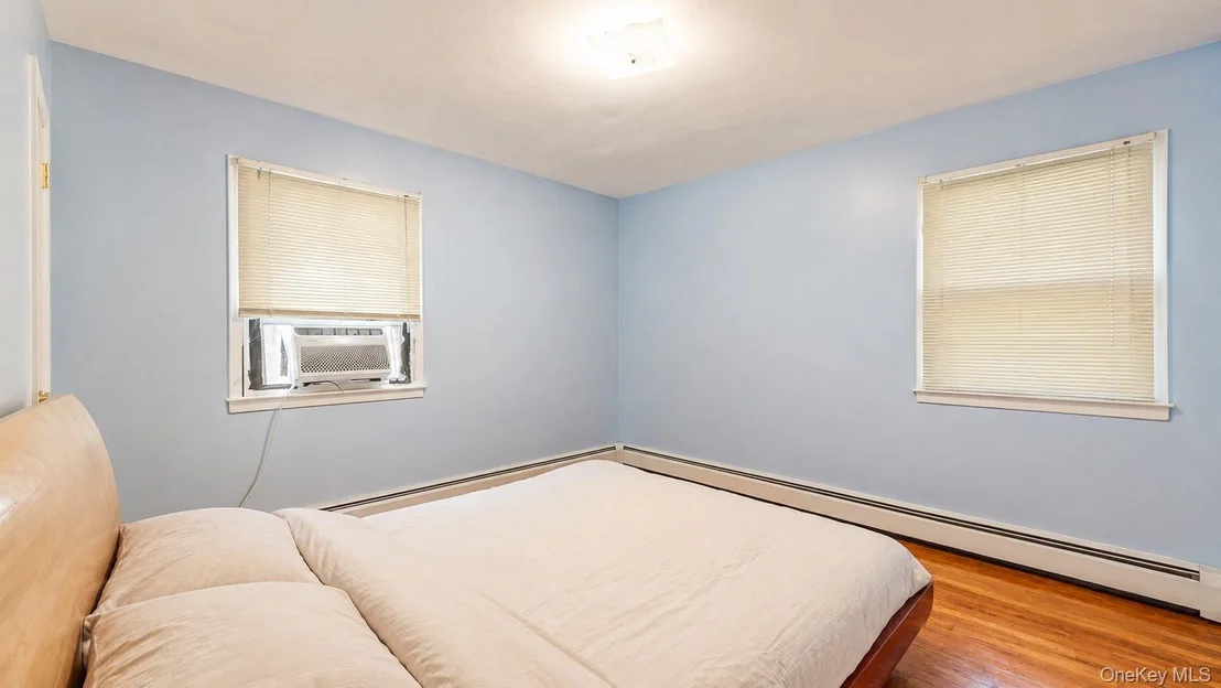 Photo of 336 W Valley Stream Boulevard