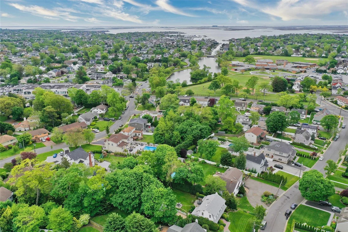 Photo of 2525 Beverly Road