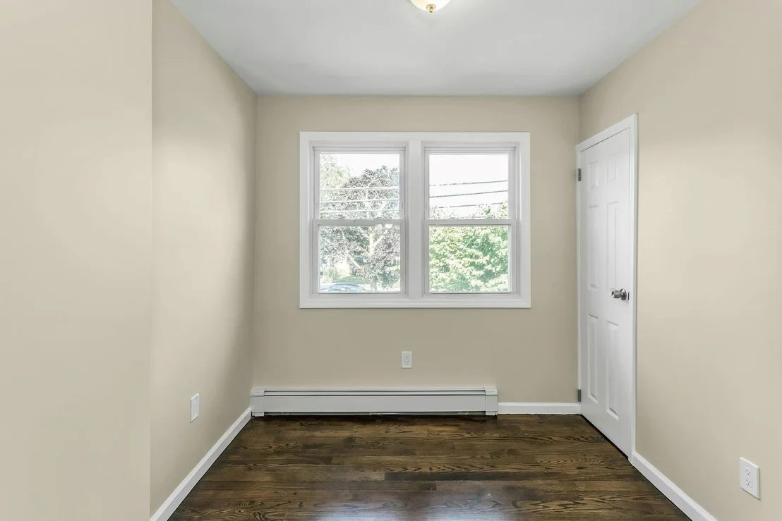 Photo of 444 Gardiners Avenue
