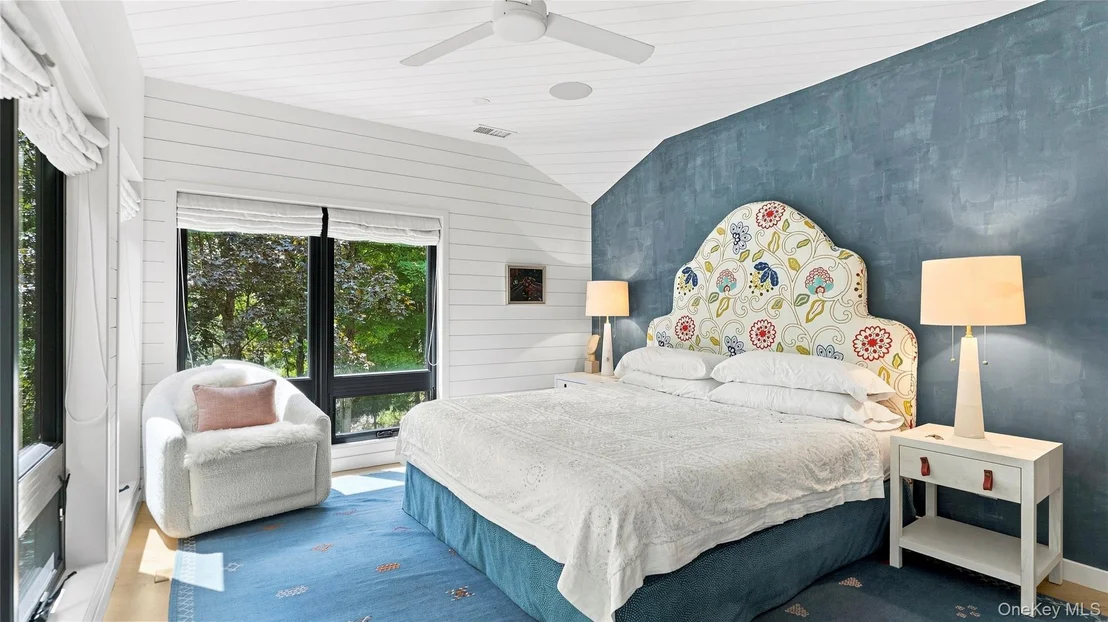 Photo of 1114 Barrett Circle W