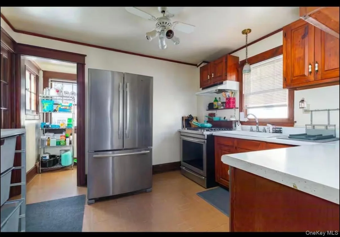 Photo of 10 Oakwood Boulevard