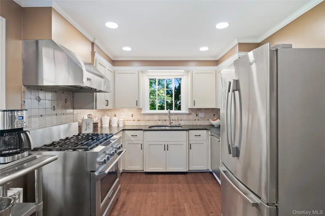 Photo of 611 Decatur Avenue