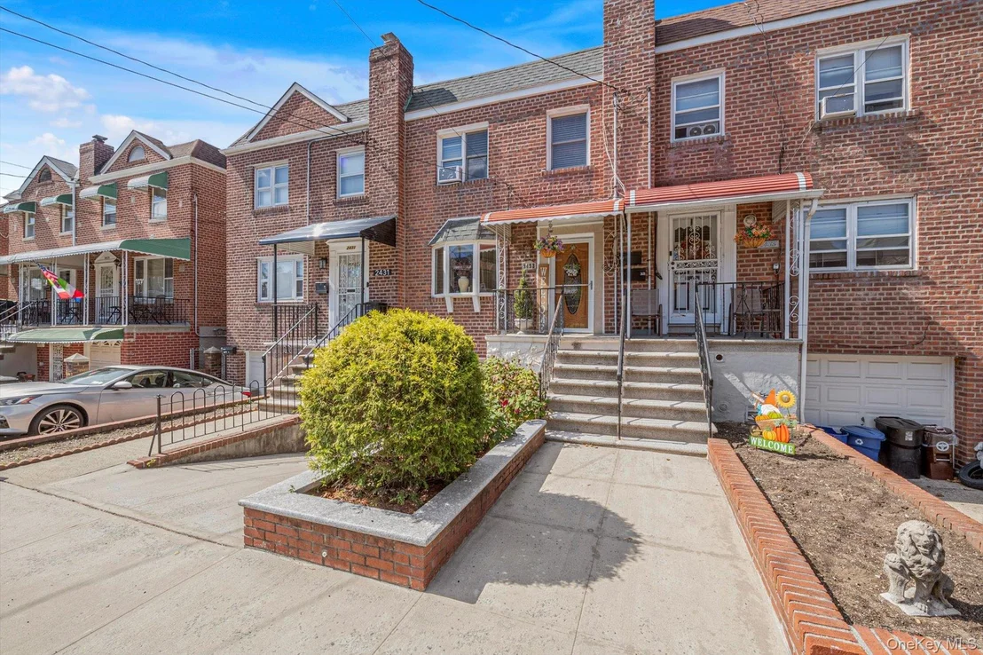 Photo of 2433 Young Avenue