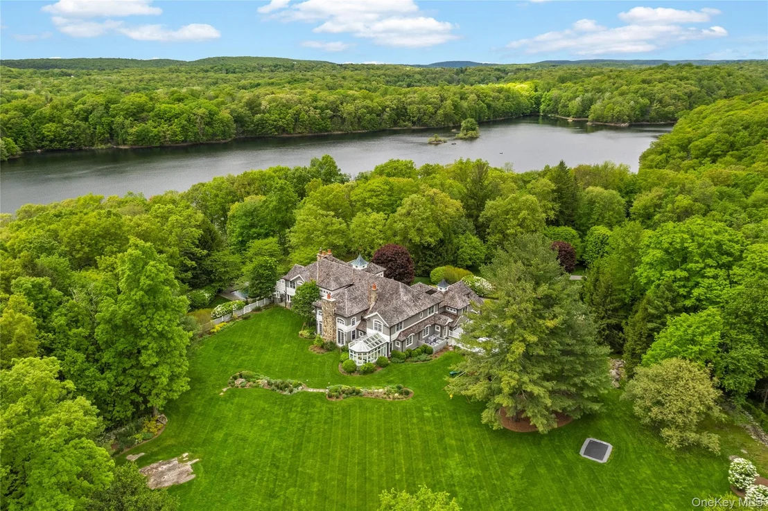 Photo of 63 Old Mill River Road