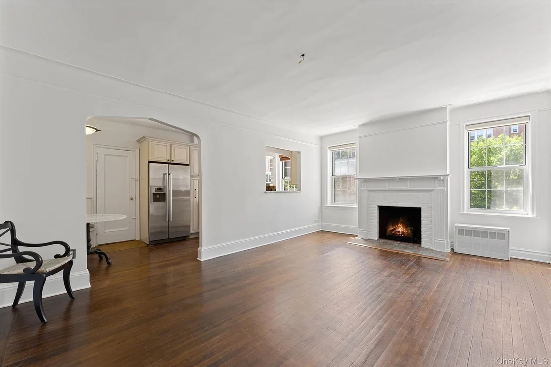 Photo of Unit 2E at 25 Parkview Avenue