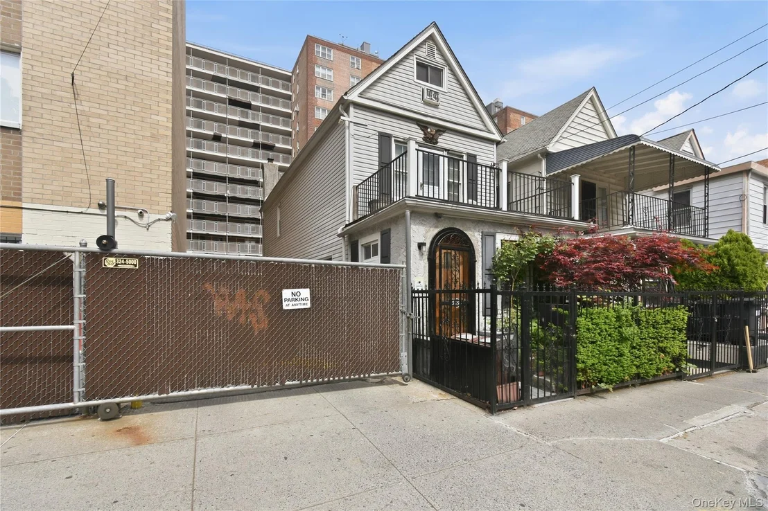 Photo of 3855 Carpenter Avenue