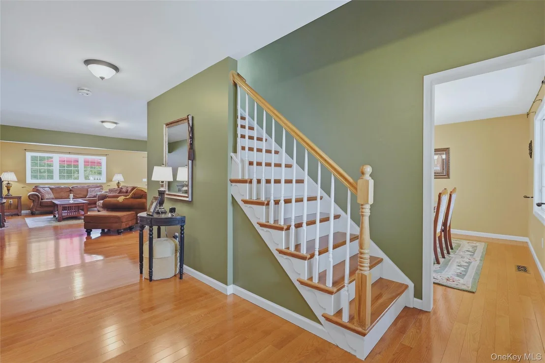 Photo of 302 Lakeside Road