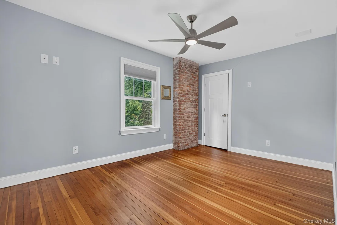 Photo of 42 Colonial Avenue
