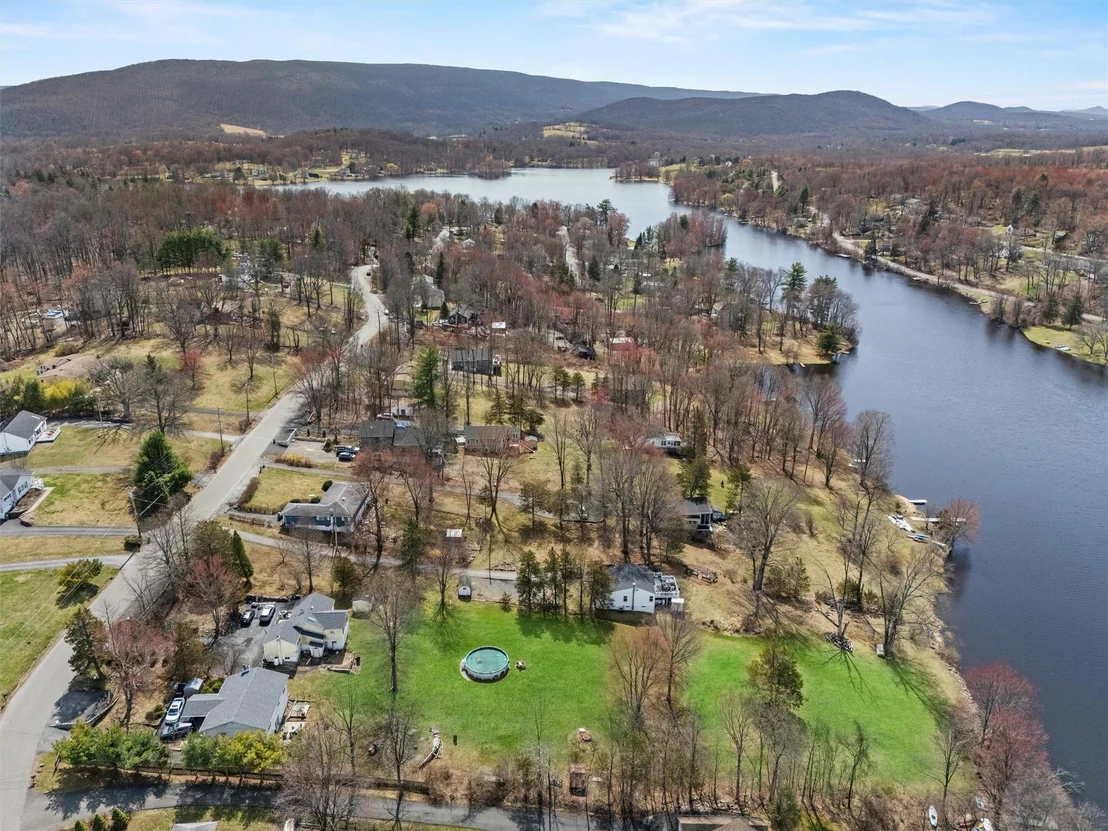 Photo of 49 Lakeside Drive