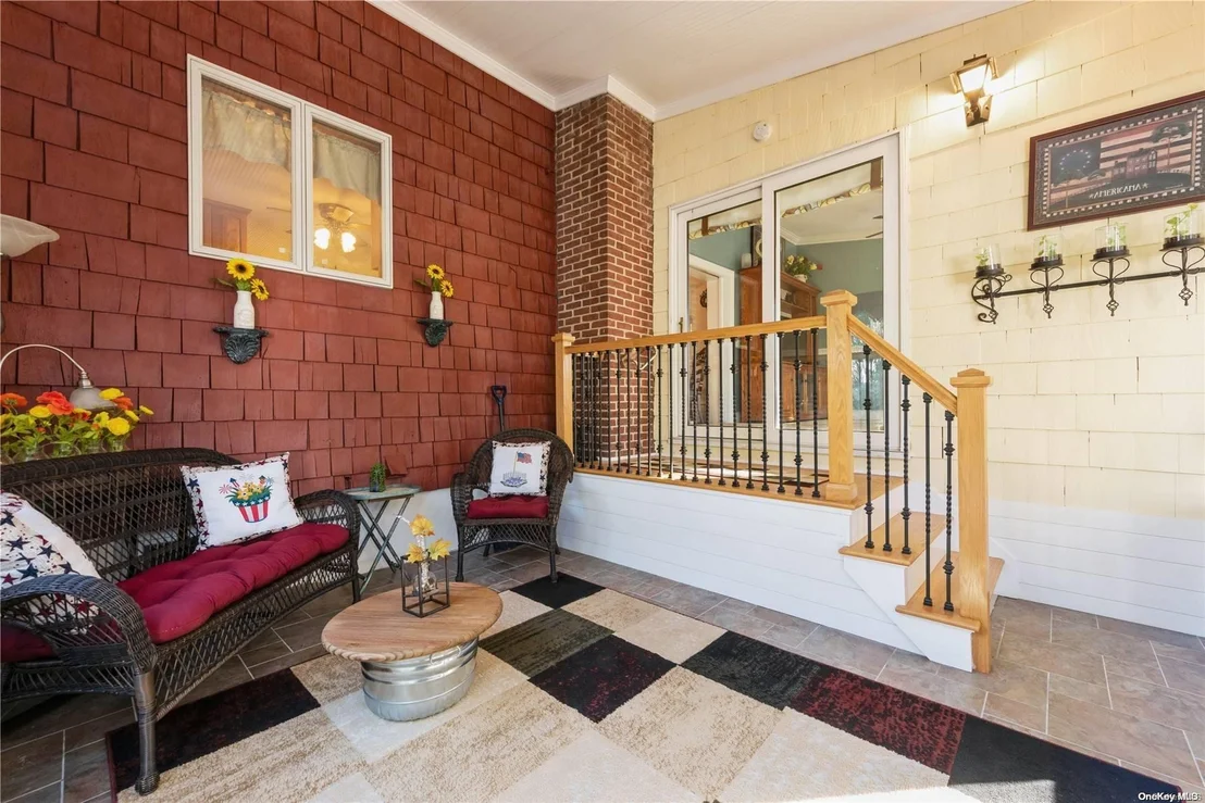 Photo of 9 W Roydon Drive