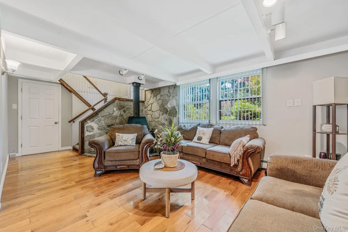 Photo of 27 Split Cedar Drive